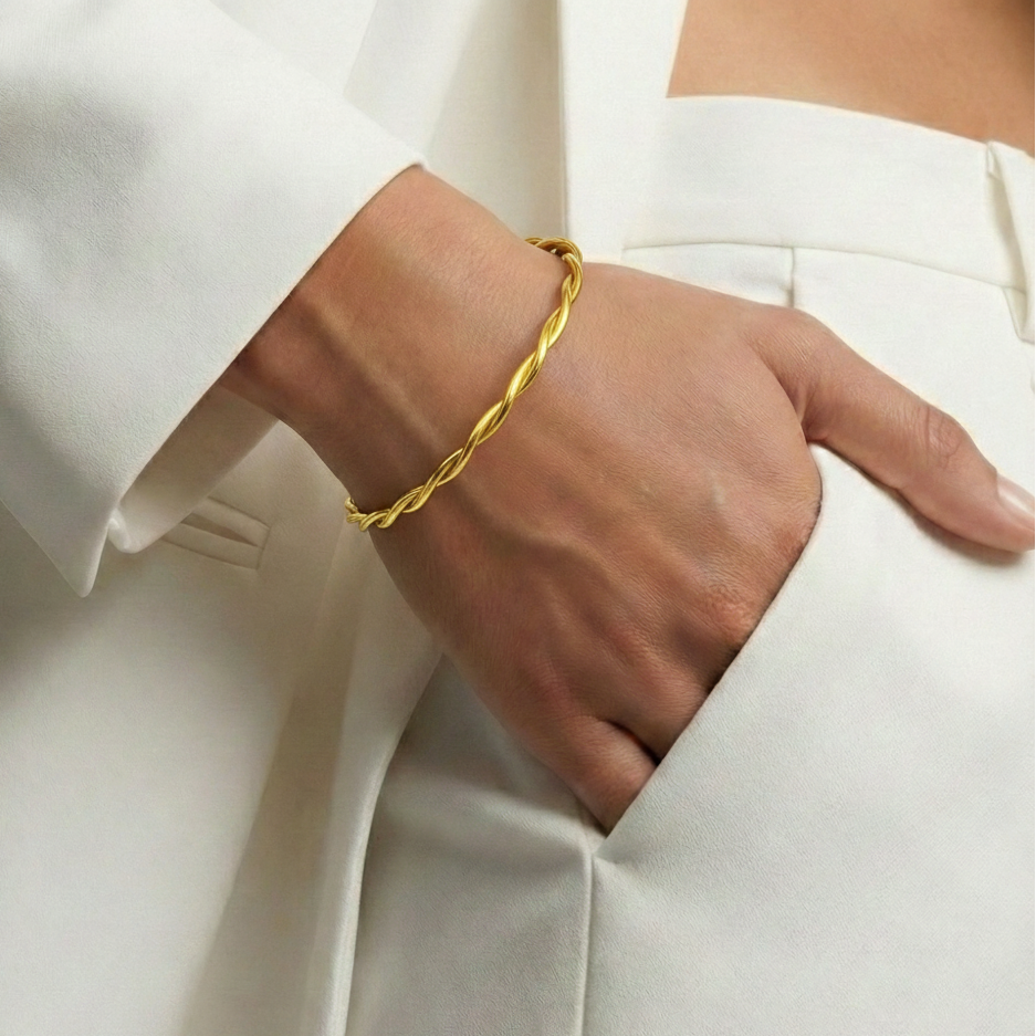 Timeless Gold Twisted Rope Bangle