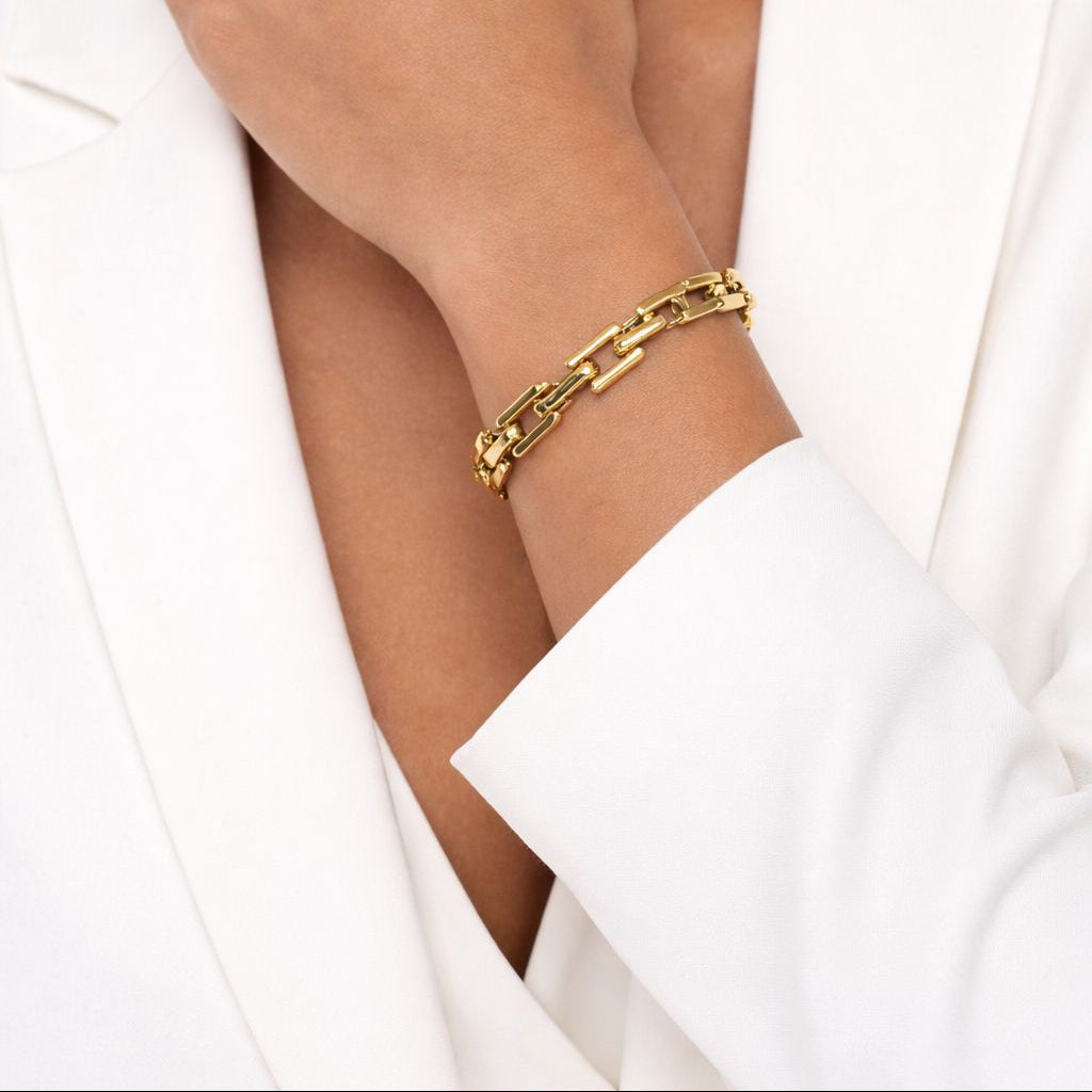 Rectangular Chain Bracelet.