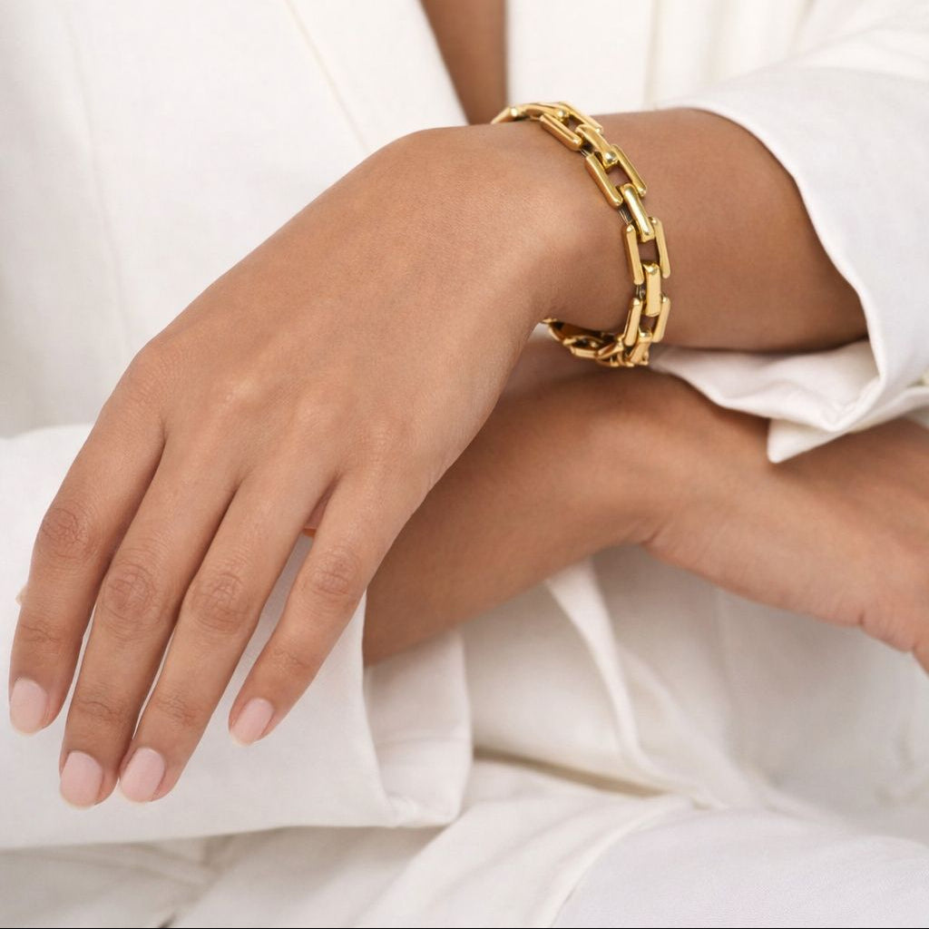 Rectangular Chain Bracelet.